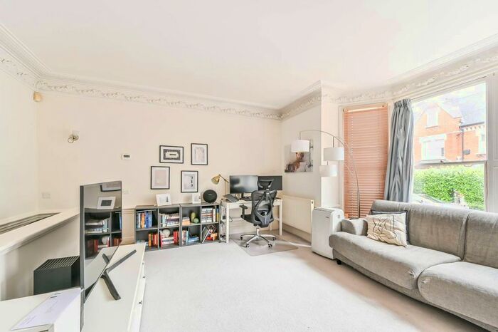 1 Bedroom Maisonette To Rent In Thurleigh Road, Between The Commons, Between The Commons, London, SW12
