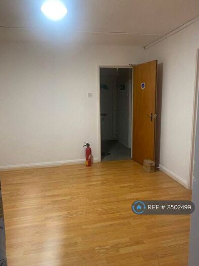 3 Bedroom Flat To Rent In Reigate Walk, Corby, NN18