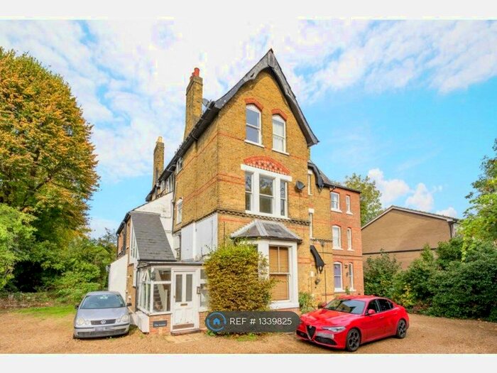 2 Bedroom Flat To Rent In The Avenue, Worcester Park, KT4