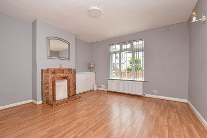 2 Bedroom Semi Detached House For Sale In Myrtle Road, Sutton, Surrey, SM1