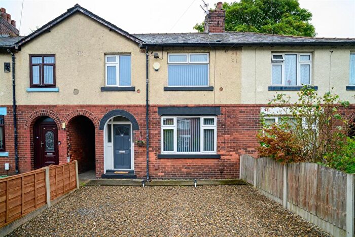 3 Bedroom Semi-Detached House To Rent In Tulip Avenue, Bolton, BL4