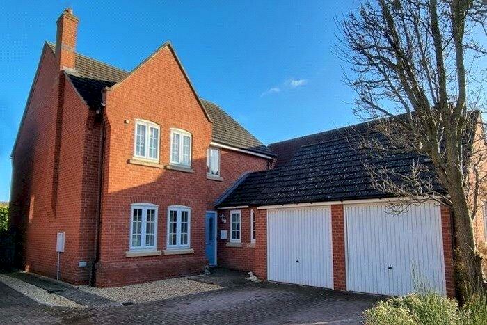 4 Bedroom Detached House For Sale In Cherry Tree Crescent, Cranwell, NG34