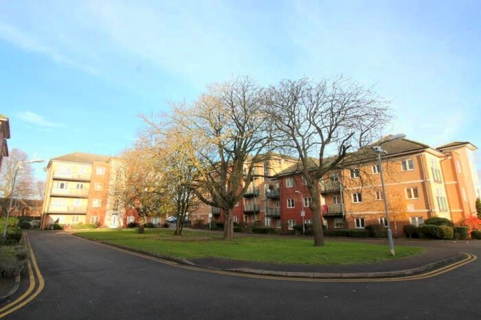 1 Bedroom Flat To Rent In The Parklands, Dunstable, LU5