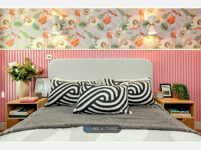 3 Bedroom Flat To Rent In Draper House, London, SE1