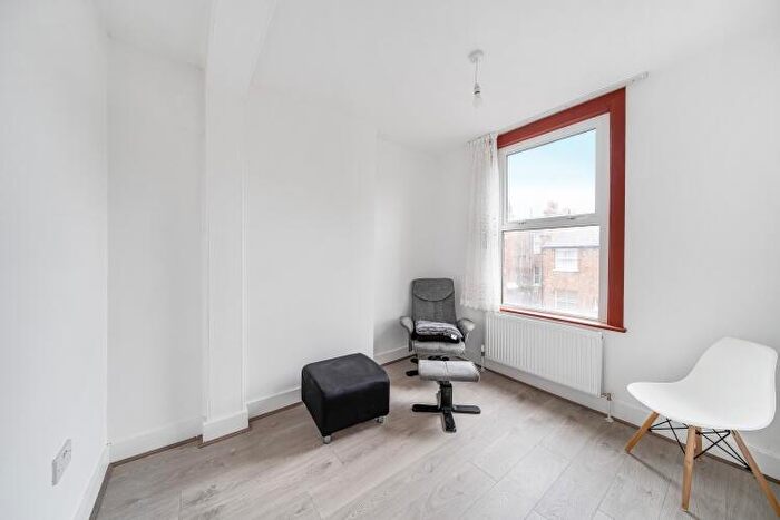 2 Bedroom Apartment To Rent In Broadway Parade London, N8