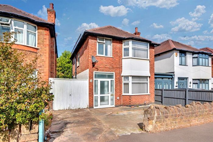 3 Bedroom Detached House For Sale In Runswick Drive, Wollaton, Nottingham, NG8