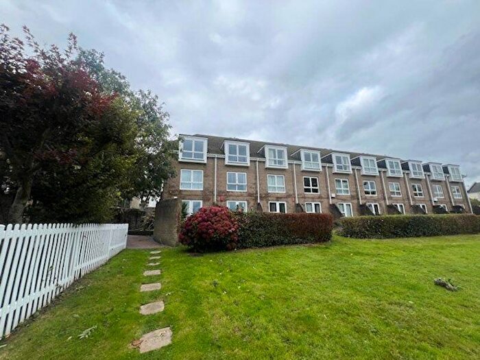 1 Bedroom Flat To Rent In St Michaels Court, Plymouth - One Bedroom Top Floor Apartment, PL1