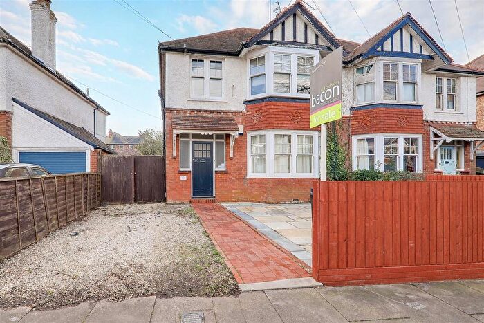 2 Bedroom Flat For Sale In Browning Road, Worthing, BN11