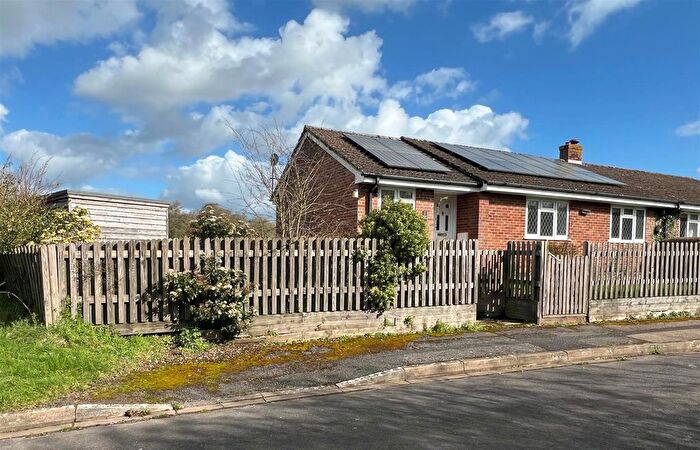 3 Bedroom Semi-Detached Bungalow For Sale In Glebe Close, Dummer, Basingstoke, RG25