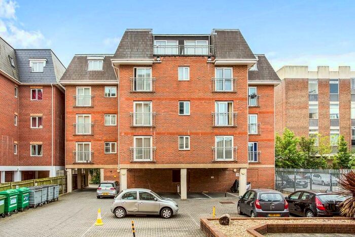 2 Bedroom Flat To Rent In Vectis Way, Cosham, Portsmouth, PO6