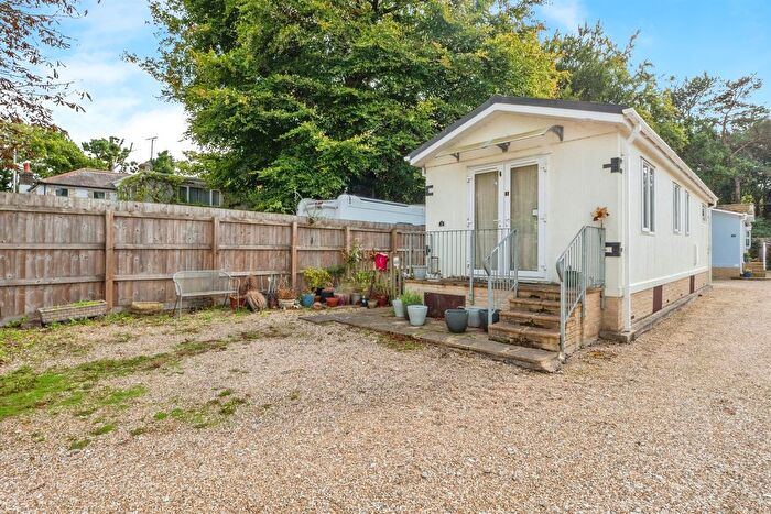 1 Bedroom Mobile/park Home For Sale In Oaklands Park, Crossways, Dorchester, DT2