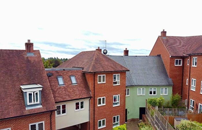 2 Bedroom Flat For Sale In Summerhouse Hill, Buckingham, MK18