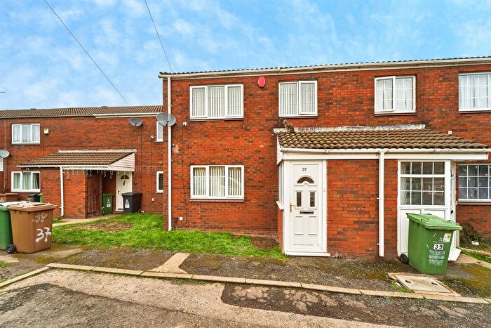 3 Bedroom End Terrace House For Sale In Star Close, Walsall, WS2