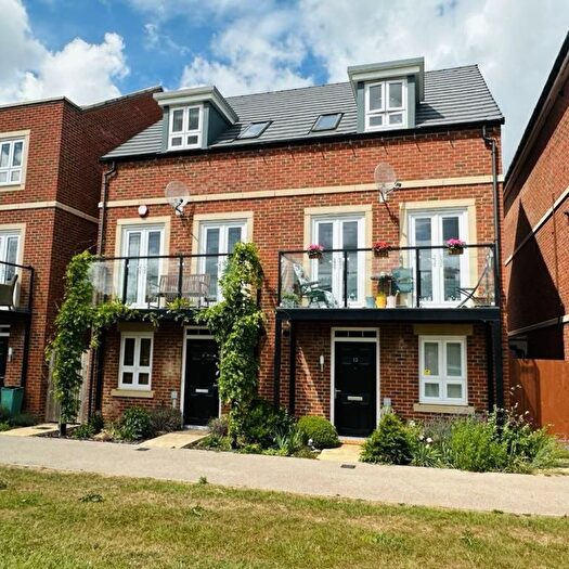 4 Bedroom Semi-Detached House For Sale In Primus End, Newbury Racecourse, RG14