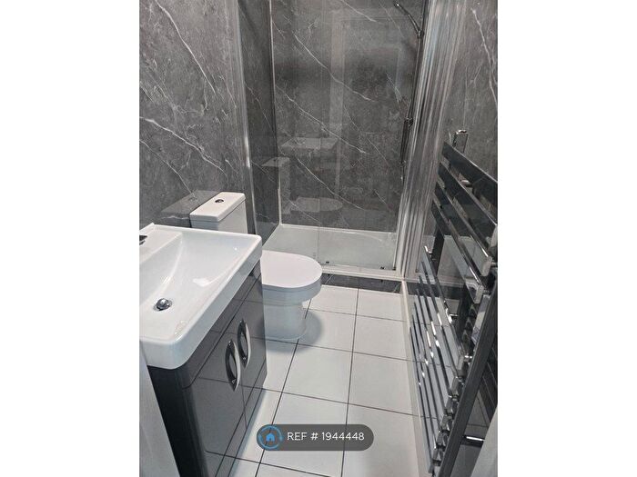 Studio To Rent In College Avenue, Grays, RM17