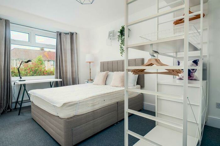 3 Bedroom House To Rent In Southmead Road, Bristol, BS10