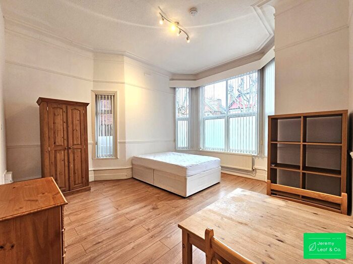 Studio To Rent In Princes Avenue, London, N10