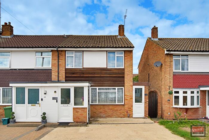 3 Bedroom End Of Terrace House For Sale In Conway Drive, Ashford, TW15
