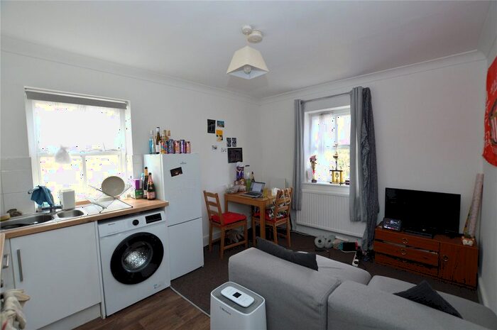 2 Bedroom Flat To Rent In Friary Road, London, SE15