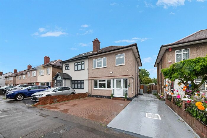 3 Bedroom Semi-Detached House For Sale In Raynton Drive, Hayes, UB4