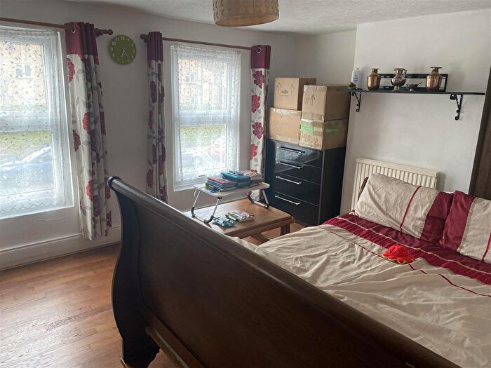 3 Bedroom Terraced House For Sale In Lowfield Street, Dartford, DA1