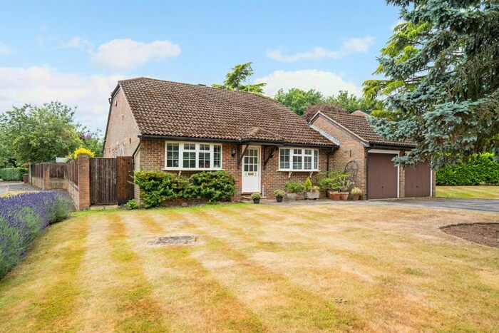 3 Bedroom Bungalow To Rent In Parkfield, Chorleywood, Rickmansworth, WD3