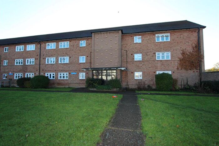 3 Bedroom Flat For Sale In Hyde Park Avenue, Winchmore Hill, N21