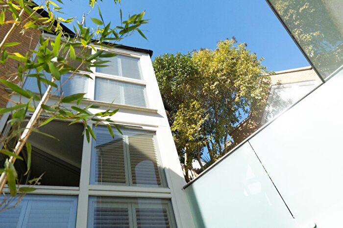 2 Bedroom Town House To Rent In Winchester Walk, London, SW15