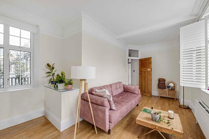 3 Bedroom Flat To Rent In Bedford Corner, Chiswick, W4