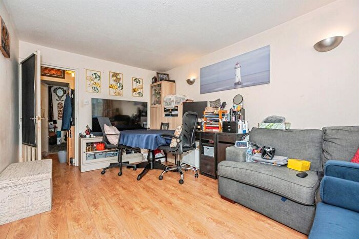 1 Bedroom Flat For Sale In Falcon Avenue, Grays, RM17