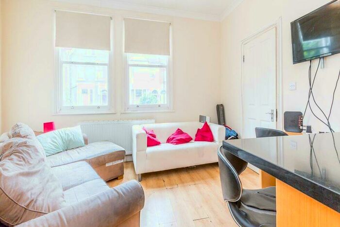 3 Bedroom Flat To Rent In Beatrice Road, Finsbury Park, N4