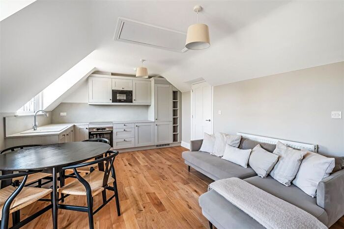 1 Bedroom Flat For Sale In Horsham Road, Beare Green, Dorking, RH5