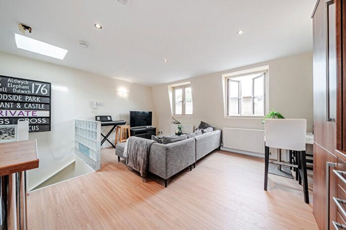 3 Bedroom Flat For Sale In Tower Bridge Road, London, SE1