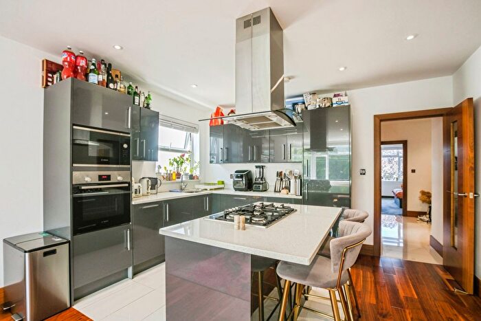 2 Bedroom Flat For Sale In Addiscombe Road, Croydon, CR0