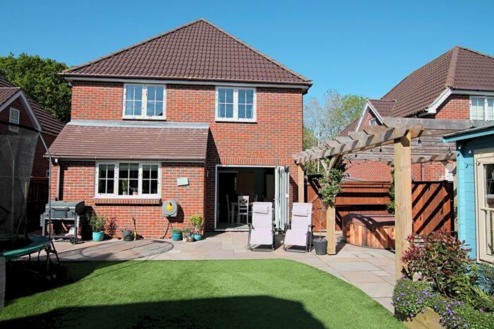 4 Bedroom Detached House To Rent In Segensworth Road, Titchfield Park, PO15