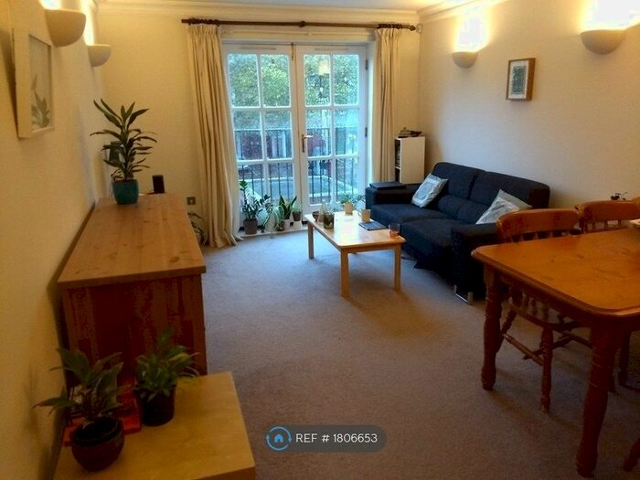 2 Bedroom Flat To Rent In Gloucester Court, London, SE22