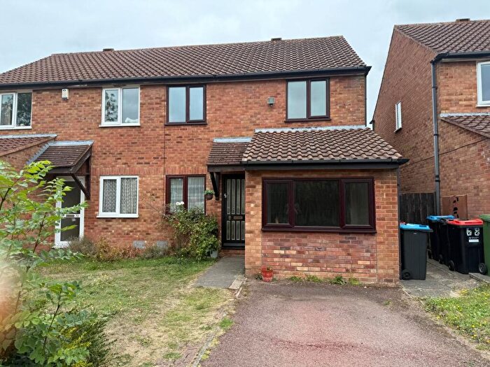 3 Bedroom House To Rent In Bancroft, Milton Keynes, MK13