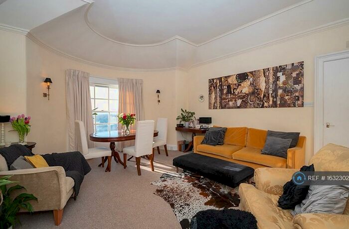 2 Bedroom Flat To Rent In Bank Street, Crieff, PH7