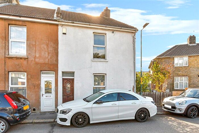 2 Bedroom End Terrace House For Sale In Smith Street, Strood, Rochester, Kent, ME2