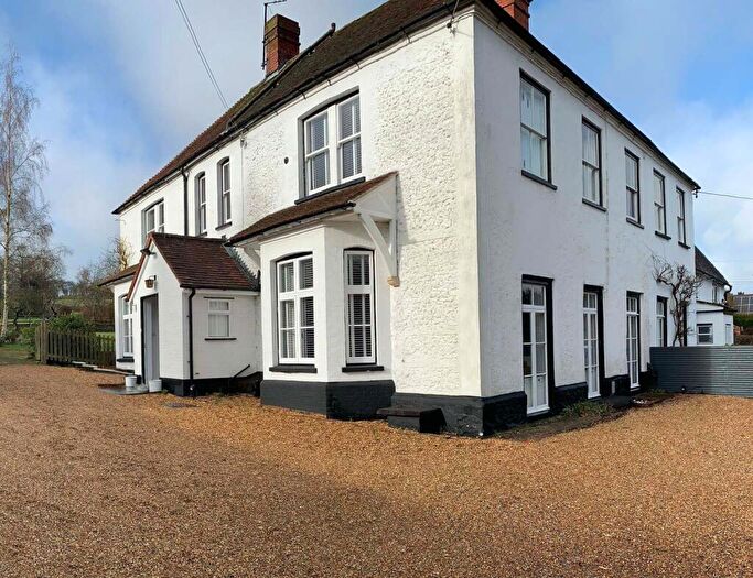 3 Bedroom Semi Detached House For Sale In White Lodge, Lower Basildon, RG8