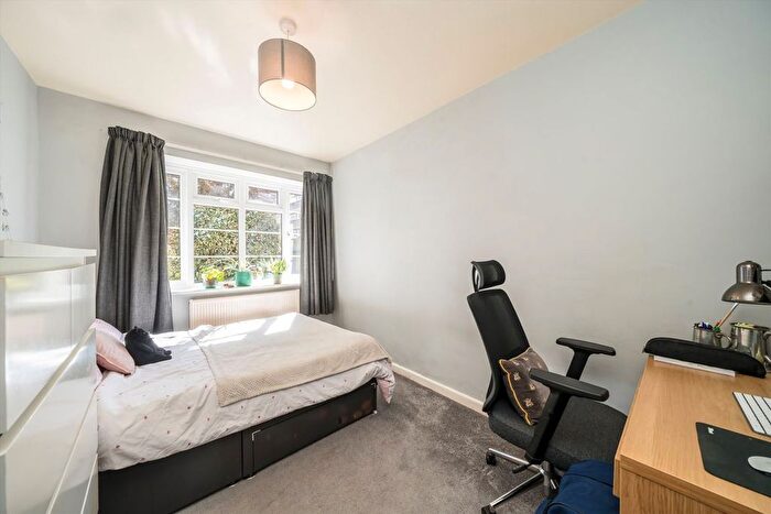 1 Bedroom Flat To Rent In Hampton Road, Twickenham, TW2
