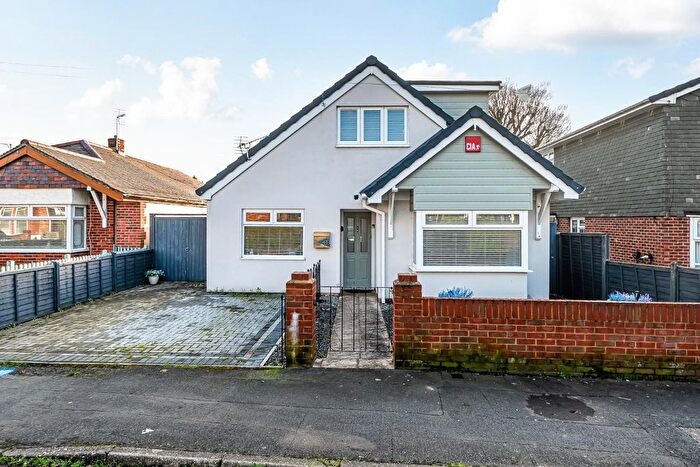 4 Bedroom Detached Bungalow For Sale In Fourth Avenue, Havant, PO9