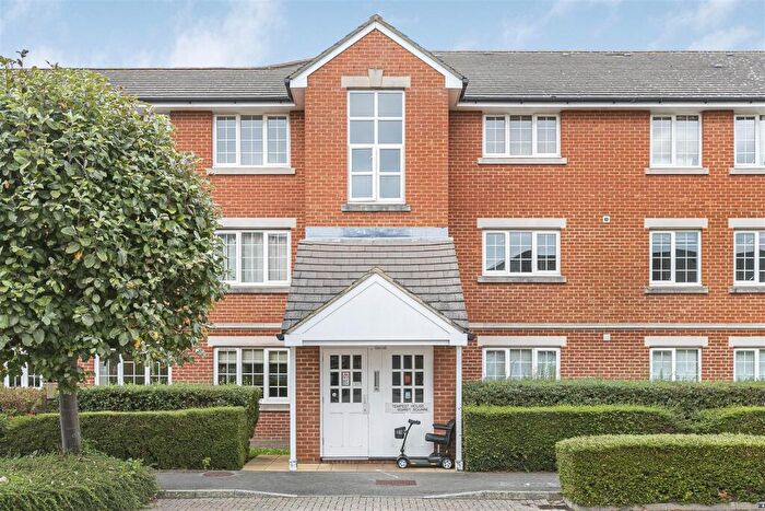 2 Bedroom Flat For Sale In Sigrist Square, Kingston Upon Thames, KT2