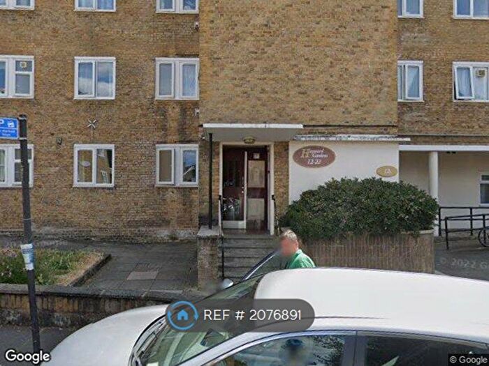 3 Bedroom Flat To Rent In Hayward Gardens, London, SW15