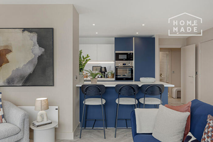 3 Bedroom Flat To Rent In Colliers Yard, M3