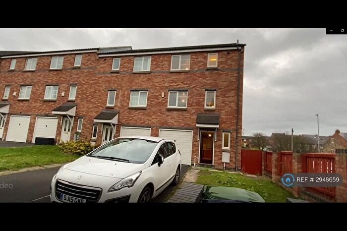 4 Bedroom Semi-Detached House To Rent In Bridges View, Gateshead, NE8