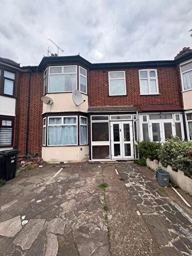 6 Bedroom Detached House To Rent In Cambridge Road, Seven Kings, Ilford, IG3