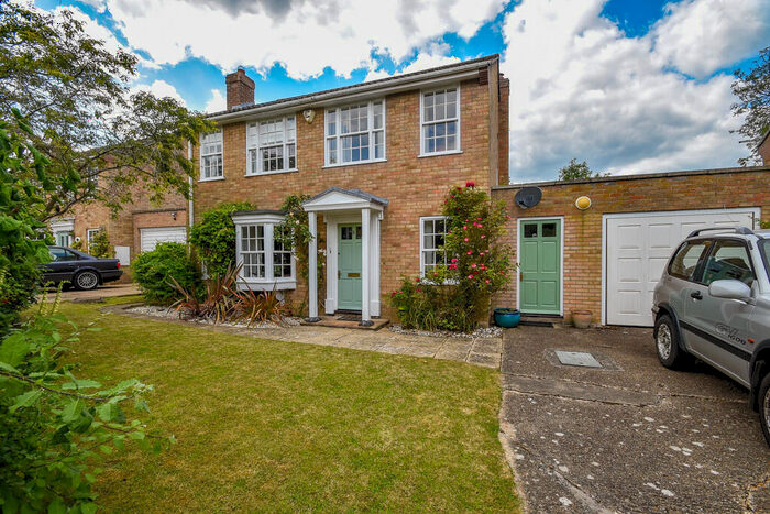 3 Bedroom Detached House For Sale In Meadow View, Eltisley, PE19