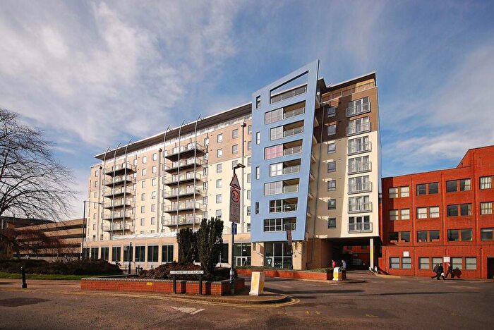 1 Bedroom Flat To Rent In Church Street East, Woking, GU21