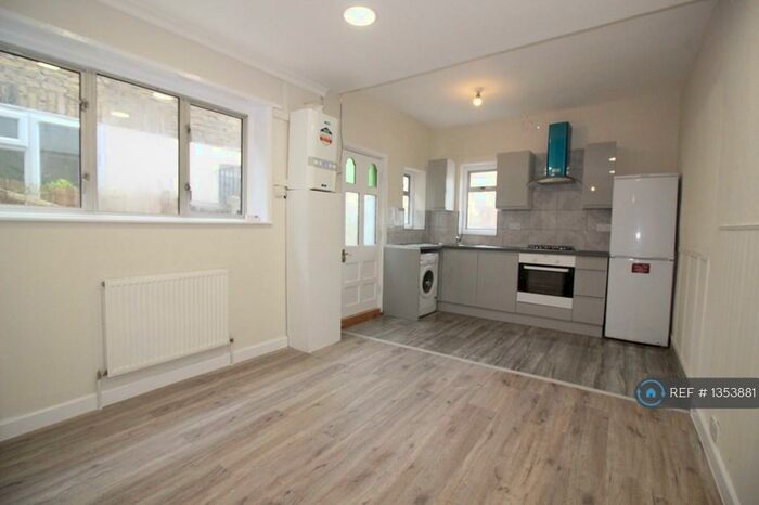 2 Bedroom Flat To Rent In Burley Road, London, E16